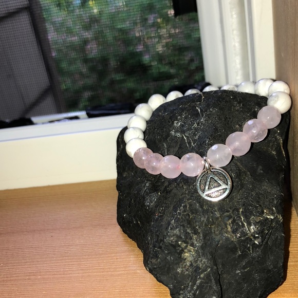 • Love & Patience • Howlite + Rose Quartz - Picture 1 of 7